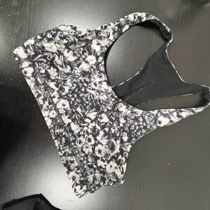 lululemon invigorate bra size 6 - floral black and white